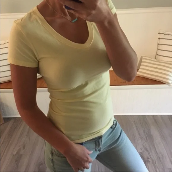 🆕 Pale Yellow Basic Tee - Picture 2 of 6